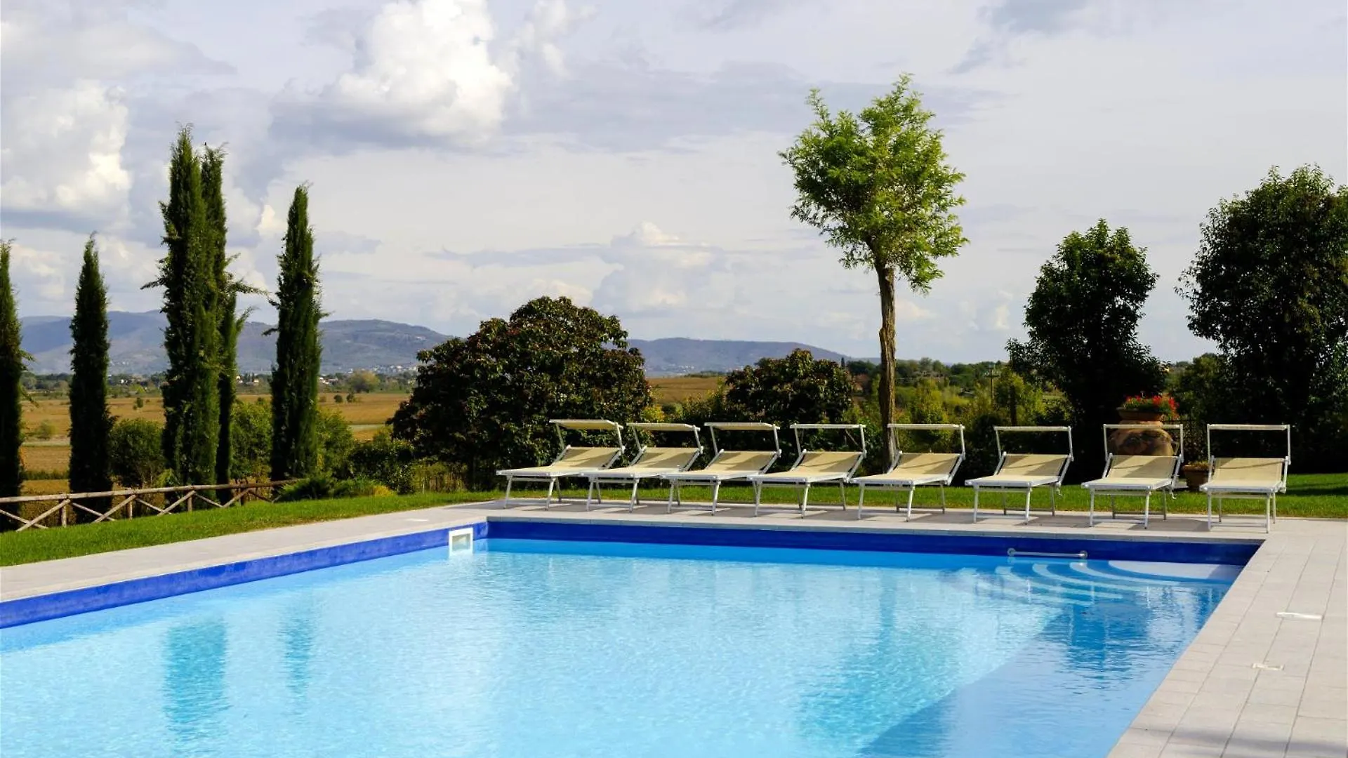 Villa Fattoria Le Giare Cortona Italy